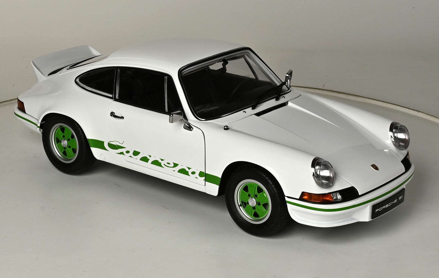 IXO 1/8 PORSCHE 911 RS 2.7 WHITE Diecast Kit